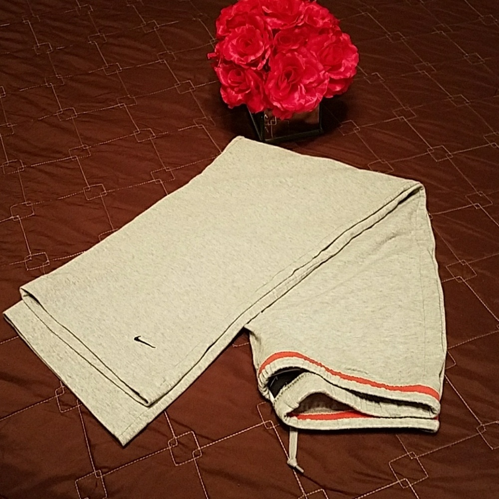 Nike gray Capri Medium